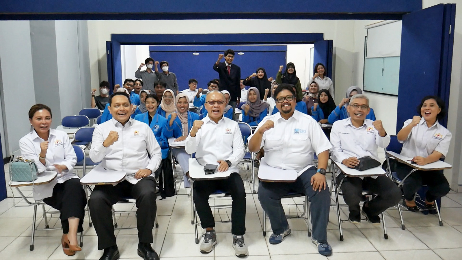 Foto Bersama KADIN dan Jajaran Civitas Politeknik Bina Madani