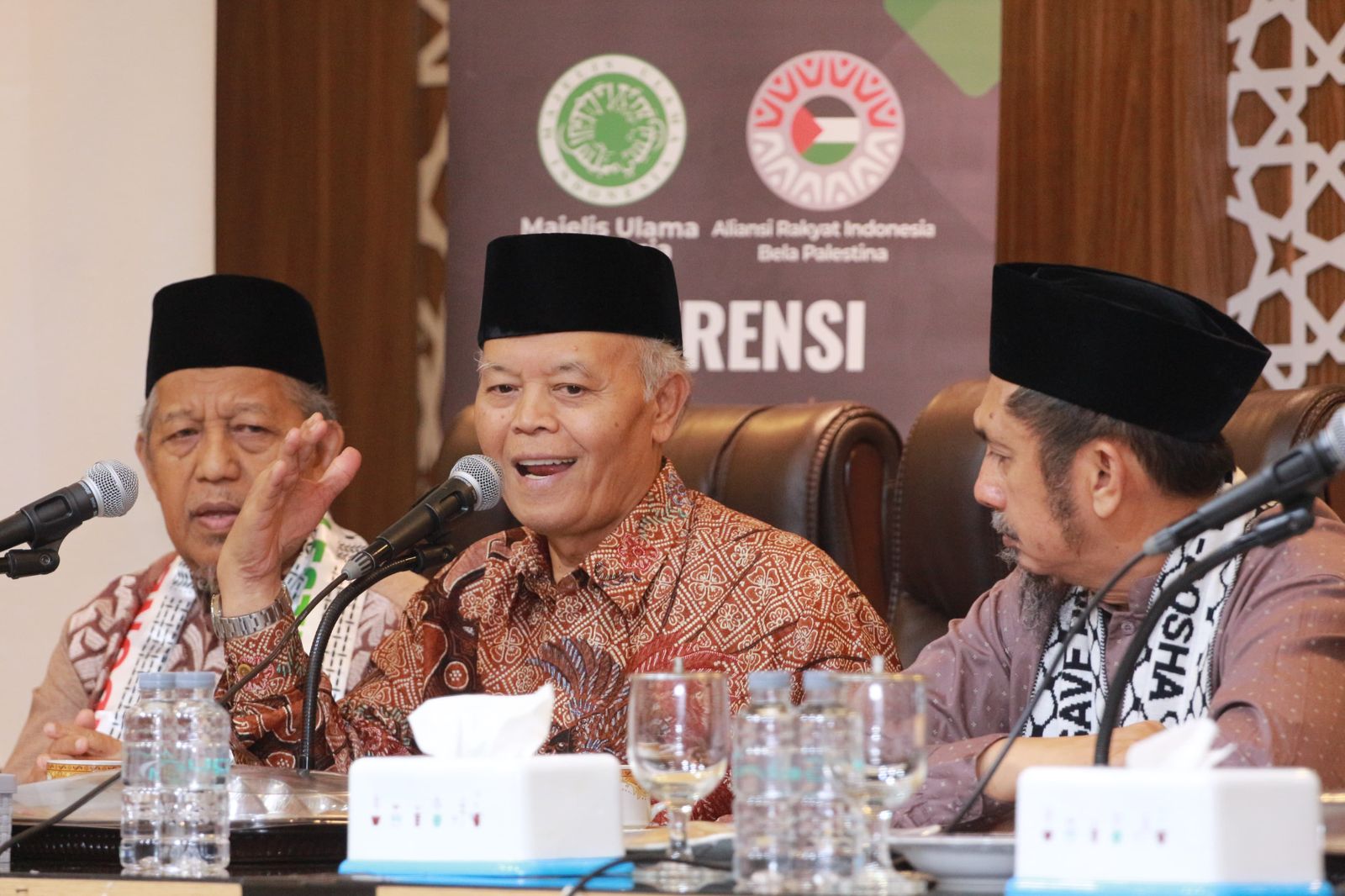 Komite Pengarah Aliansi Rakyat Indonesia Bela Palestina ARI BP Dr.H.M.Hidayat Nur Wahid M.A Jum at 1